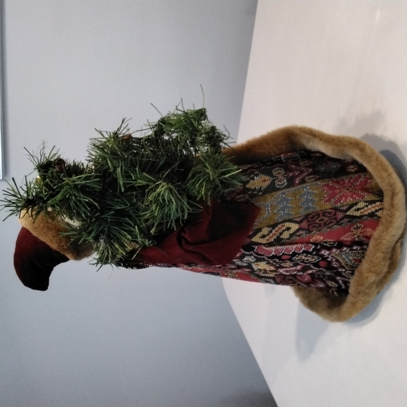 16" Santa - Picture 3 of 7